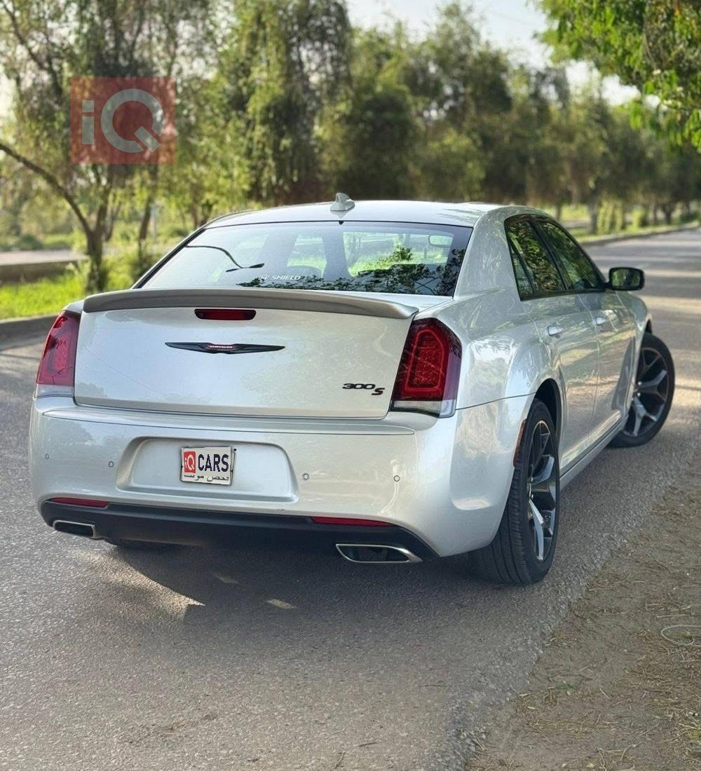 كرايسلر 300